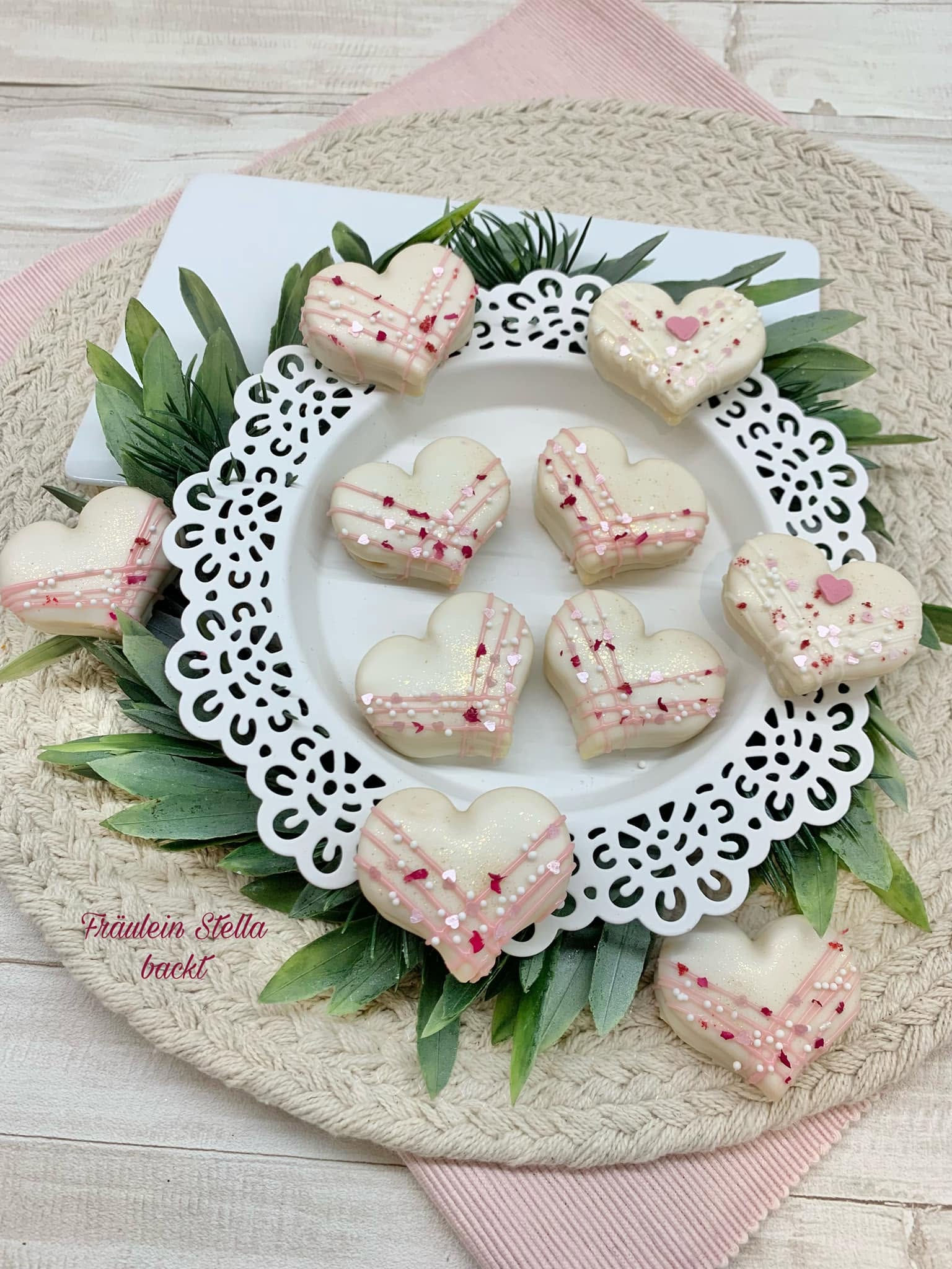 Stellas Heiße Liebe Krapferl mit Vanille und Himbeere